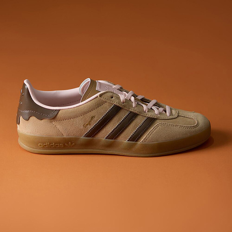 Adidas Shoes Samba - อาดิดาส ออริจินัลส์ JR8028 รองเท้าสเก็ตหนังกลับสีเบจสีน้ำตาลสามแถบพื้นรองเท้ายางแบบโลว์ท็อปวินเทจ แคชชวล วอล์คกิ้ง